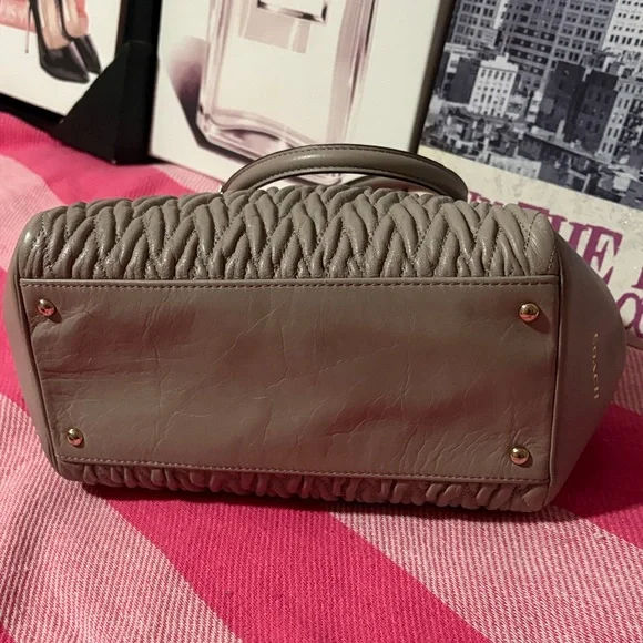 Coach Beige Quilted Handbag with Gold Chain - Picture 6 of 11